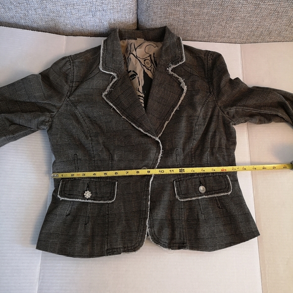 Blazer - Picture 6 of 7